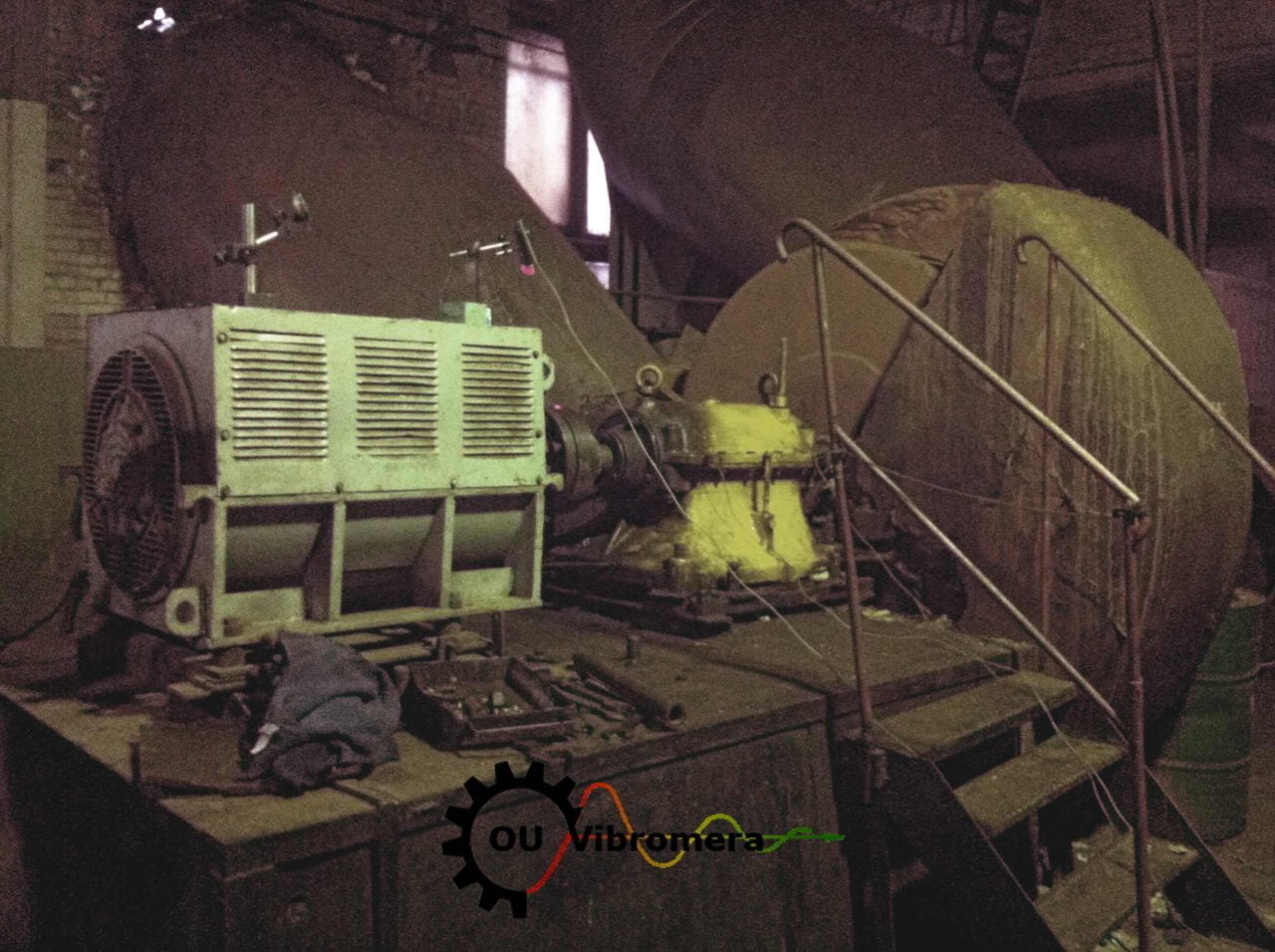 Balancing the impeller of an extraction fan on the customer's site