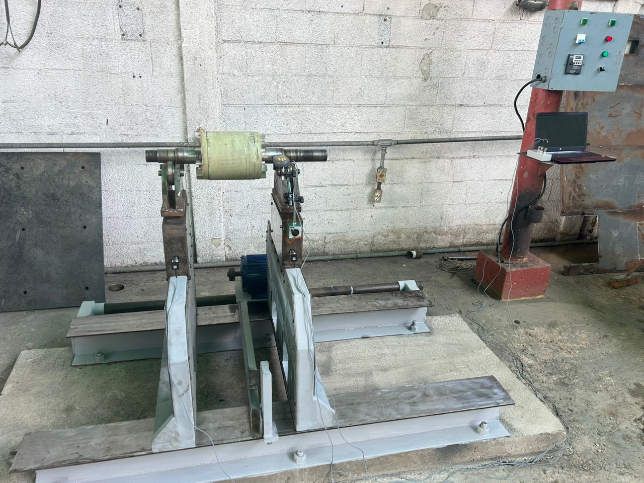 Another view of a modernized stand balancing a gas turbine.